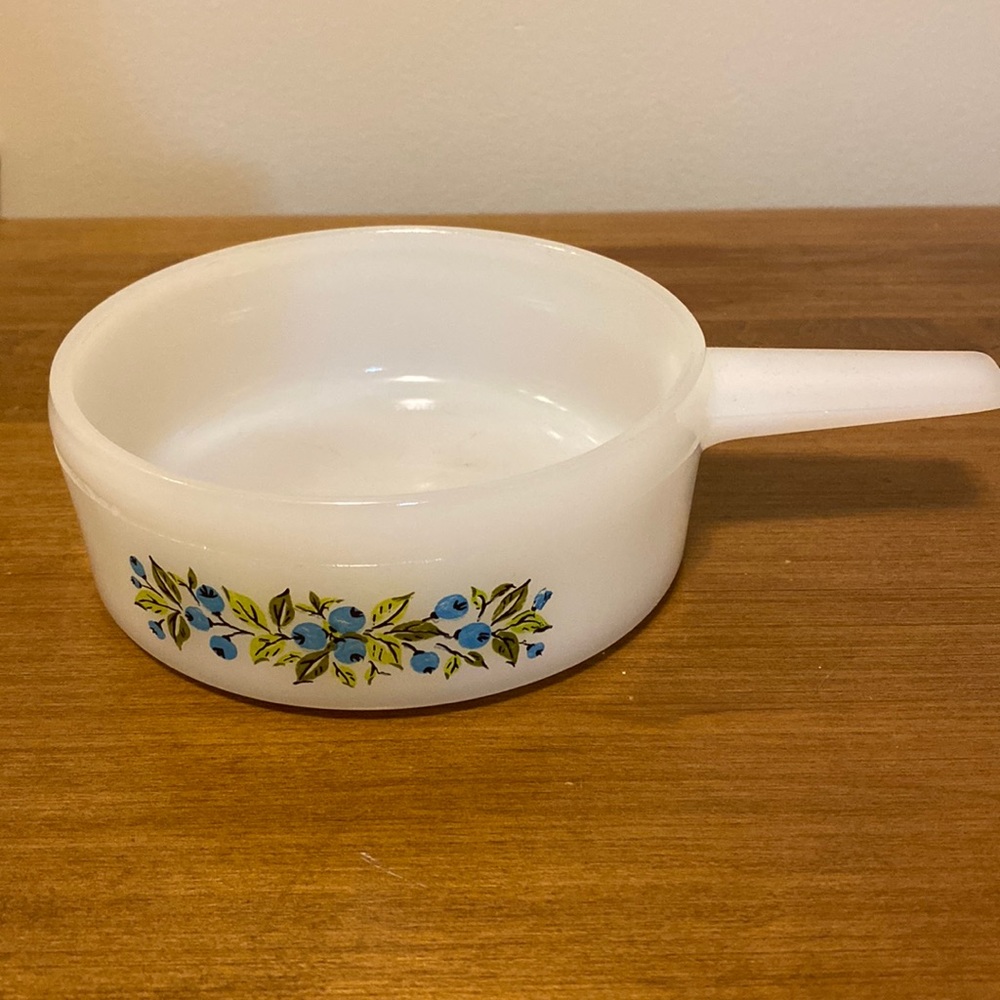 Vintage Jeannette ovenware/casserole blueberry 🫐 pattern